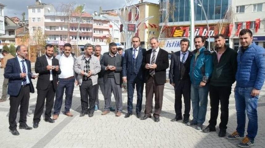 Sarıkamış Değişim Derneği Aşure Dağıttı