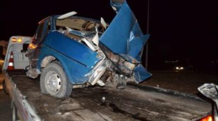 Manisa’da İki Araç Kafa Kafaya Çarpıştı: 1 Ölü, 2 Yaralı