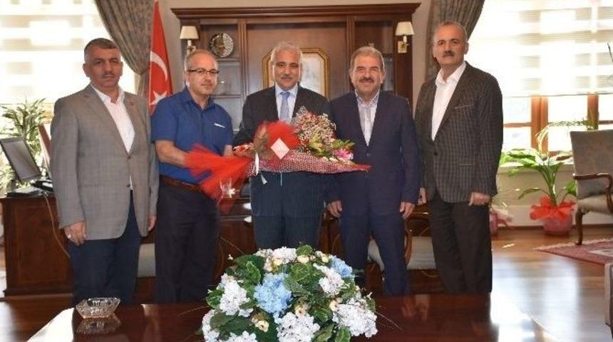 Soma Karadenizliler Derneği Vali G&uuml;ven&ccedil;er&rsquo;i Ziyaret Etti