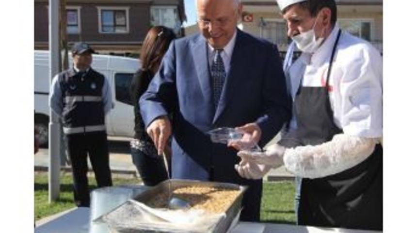 Yenimahalle&rsquo;de 6 Bin Kişiye Aşure Dağıtıldı