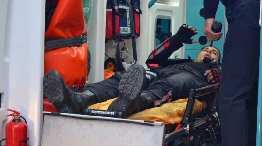 Yol Kenarında Duran Yunus Polisleri&rsquo;ne Araba &Ccedil;arptı