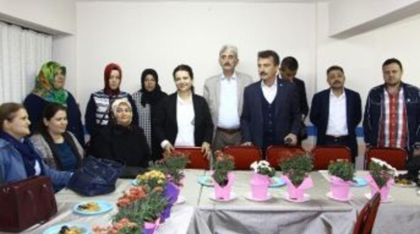 D&uuml;nya Kadın &Ccedil;ift&ccedil;iler G&uuml;n&uuml; Kutlandı