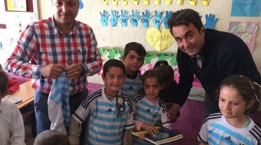 Fenerbah&ccedil;e Spor Kul&uuml;b&uuml; Gaziantep Şubesi, &Ouml;ğrencileri Sevindirdi