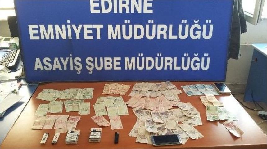 &Ccedil;aldıkları Para Ve Yiyeceklerle Yakalandılar