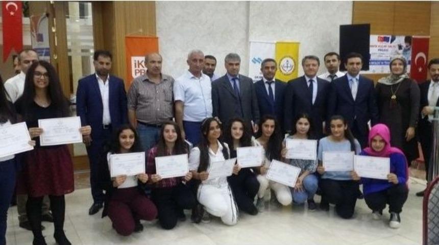 &lsquo;haydi Kızlar Eml&rsquo;ye Projesinin Sertifikaları Dağıtıldı