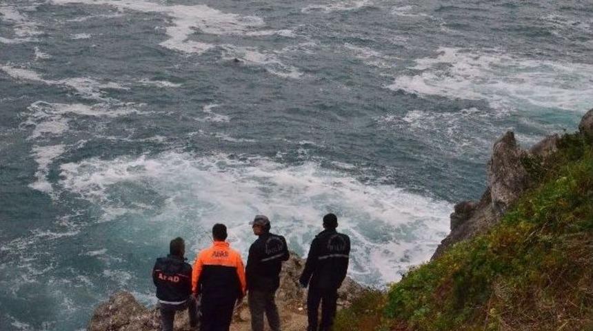 Balık Tutarken Denize D&uuml;şen Şahsı Arama &Ccedil;alışmaları S&uuml;r&uuml;yor