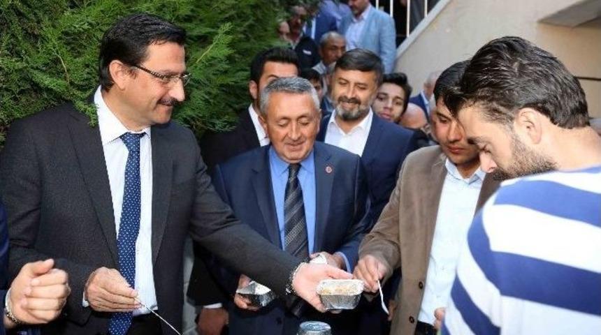 Başkan Ak, Ke&ccedil;i&ouml;renlilere Aşure İkram Etti