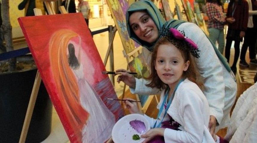 Annenin Resim Yeteneğini Kızı Keşfetti