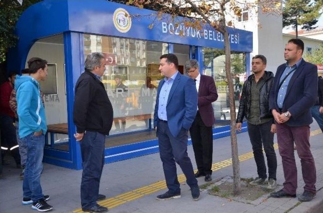 Bu Duraklar Vatandaşları Hem Sıcaktan Hem De Soğuktan Koruyor