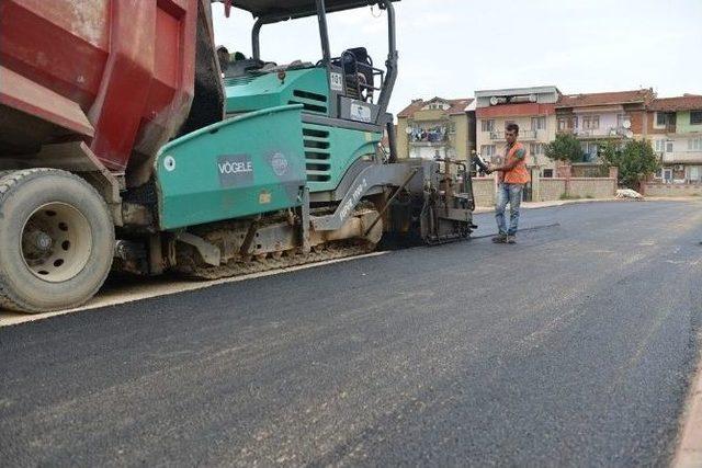 İnegöl’de Kış Öncesi Sokaklar Asfaltlanıyor