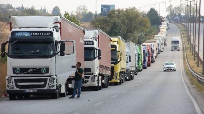 Kapıkule&rsquo;de 3 Kilometre Tır Kuyruğu