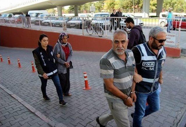 Ka&ccedil;ak Sigarayla Yakalanan Ş&uuml;pheli, Sağlık Kontrol&uuml;ne Kucağında &Ccedil;ocuğuyla Geldi 1