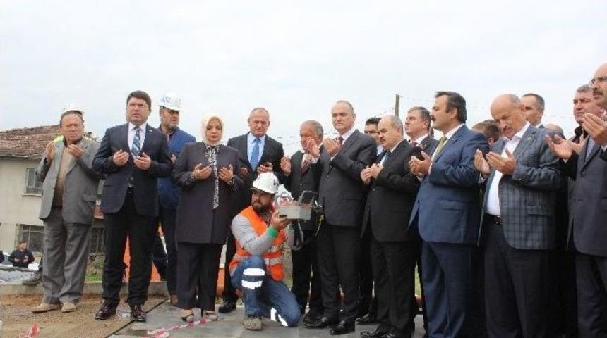 Bakan Özlü: “türkiye Her Geçen Gün Büyüyor”