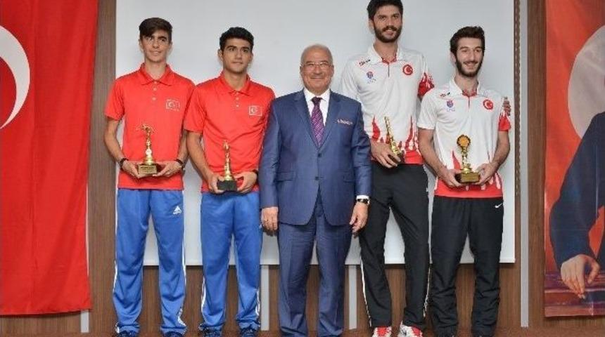 Mersin&rsquo;de 2016 Yılının En İyi Sporcuları &Ouml;d&uuml;llerini Aldı