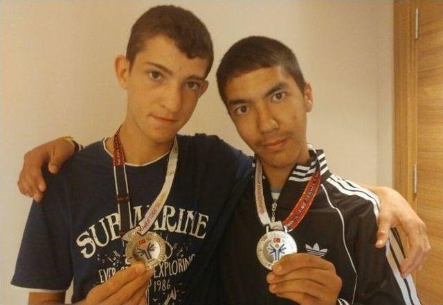 Burhaniyeli &Ouml;zel Sporcular Bowling Şampiyonu Oldu 1