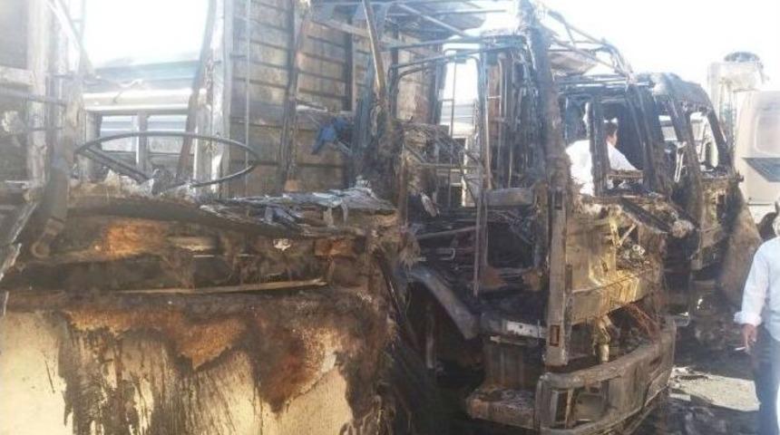 Şanlıurfa&rsquo;da 3 Kamyon Yanarak K&uuml;l Oldu