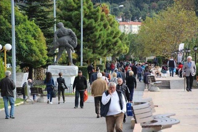 Deprem Anındaki Kısa Süreli Panik, Güvenlik Kameralarına Böyle Yansıdı