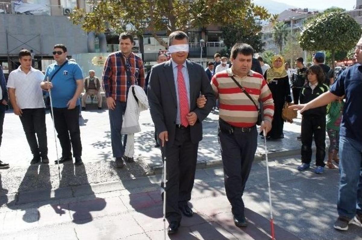 G&ouml;rmeden Yaşamı Anlamaya &Ccedil;alıştılar