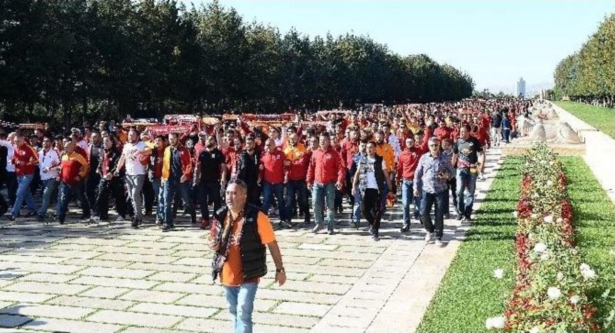 Galatasaraylı Y&ouml;neticiler Anıtkabir&rsquo;i Ziyaret Etti