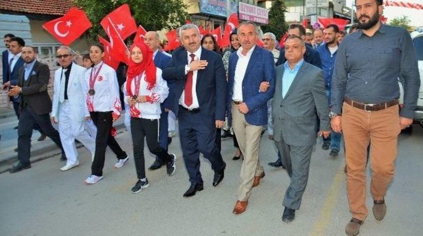 Başkan Baran, Şampiyon Sporcularla Tur Attı