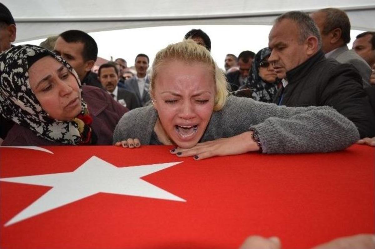 Şehidi Yağmur Altında 5 Bin Kişi Uğurladı