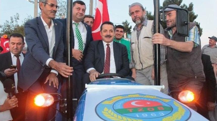 Bakan &Ccedil;elik&rsquo;e Trakt&ouml;rl&uuml; Teşekk&uuml;r