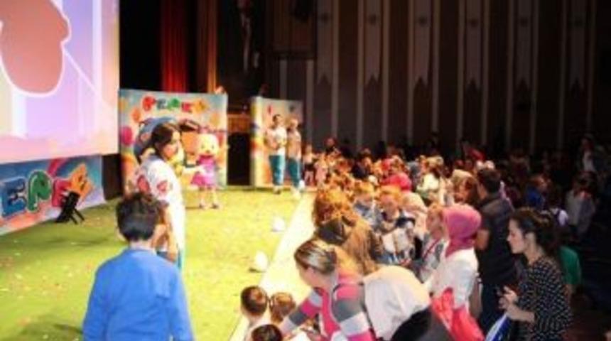 &Ccedil;ocuklar Pepee İle Eğlendi