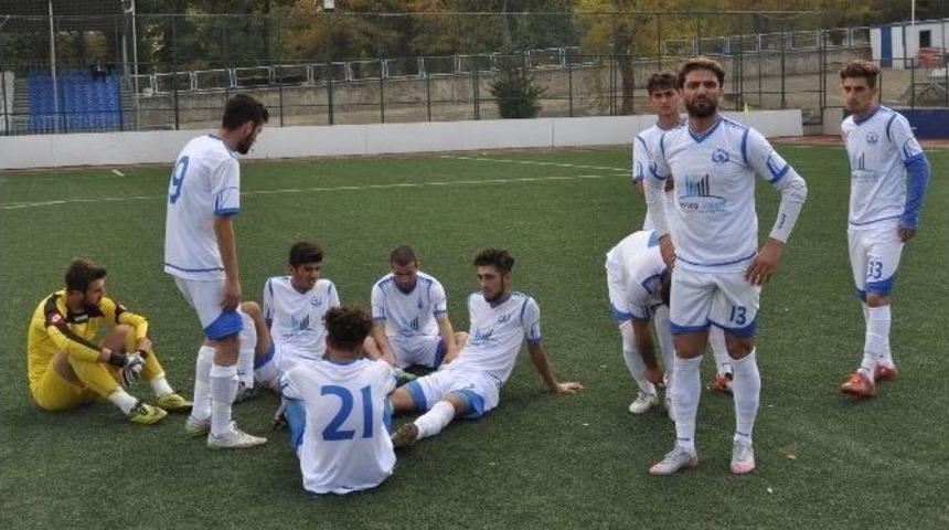 Amat&ouml;r Ma&ccedil;ta Kavga: 5 Futbolcu Yaralandı