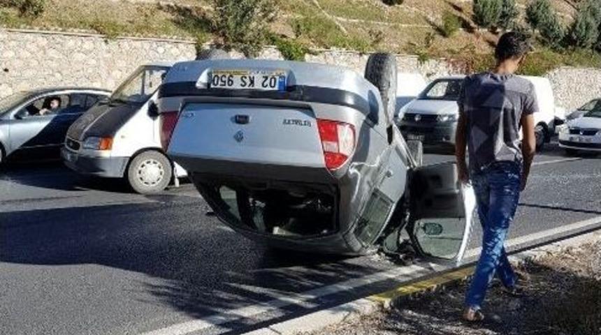 Takla Atan Otomobilin İ&ccedil;inden Sağ &Ccedil;ıktılar
