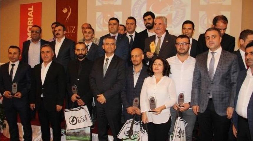Başarılı Gazeteciler &Ouml;d&uuml;llendirildi