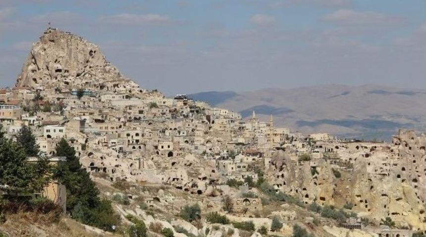 D&uuml;nyanın En B&uuml;y&uuml;k Peribacası Ziyaret&ccedil;i Akınına Uğruyor