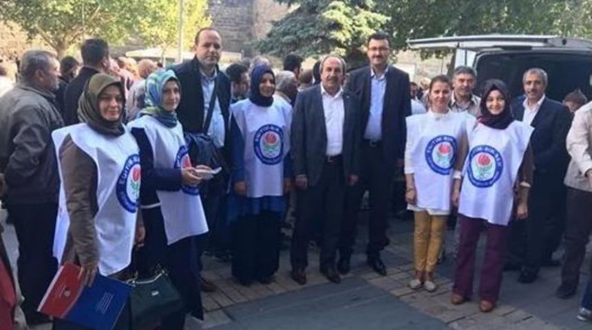 Kadın Eğitimciler Aşure Dağıttı