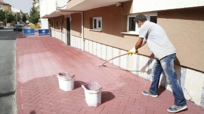 Emek Mahallesi&rsquo;nde Kaldırımlar Kırmızı Oldu