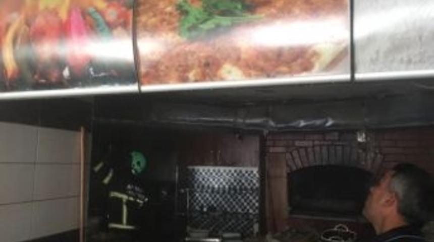 Restoranın Mutfak B&ouml;l&uuml;m&uuml;nde Yangın