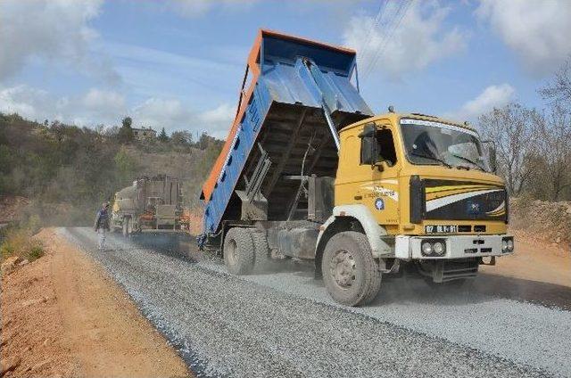 Büyükşehir, Alanya’da Genişletilen Grup Yolunda Asfalt Çalışması Başlattı