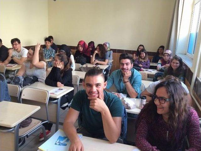 Halkın Üniversitesi Ehem Kabına Sığmıyor