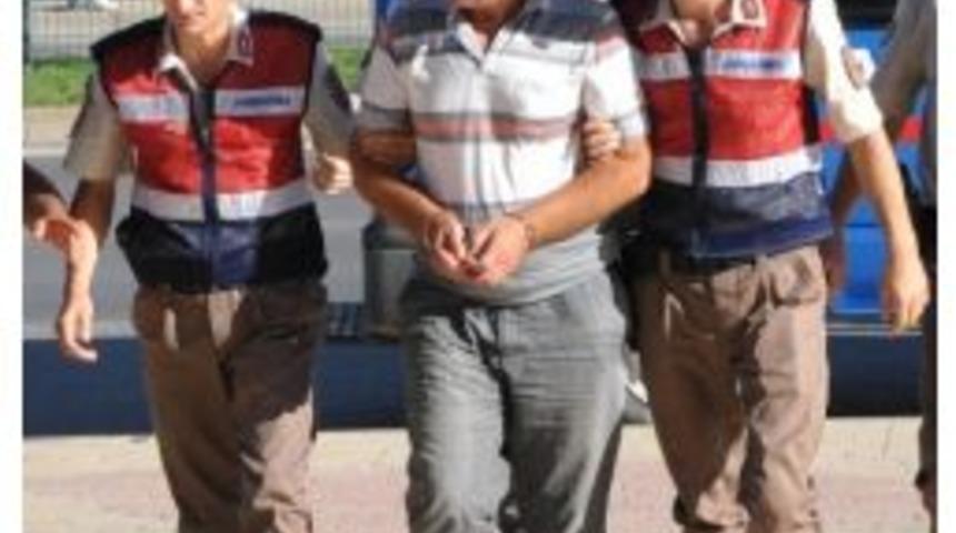 Eve Haciz Getirten Oğlunu Bı&ccedil;akladı