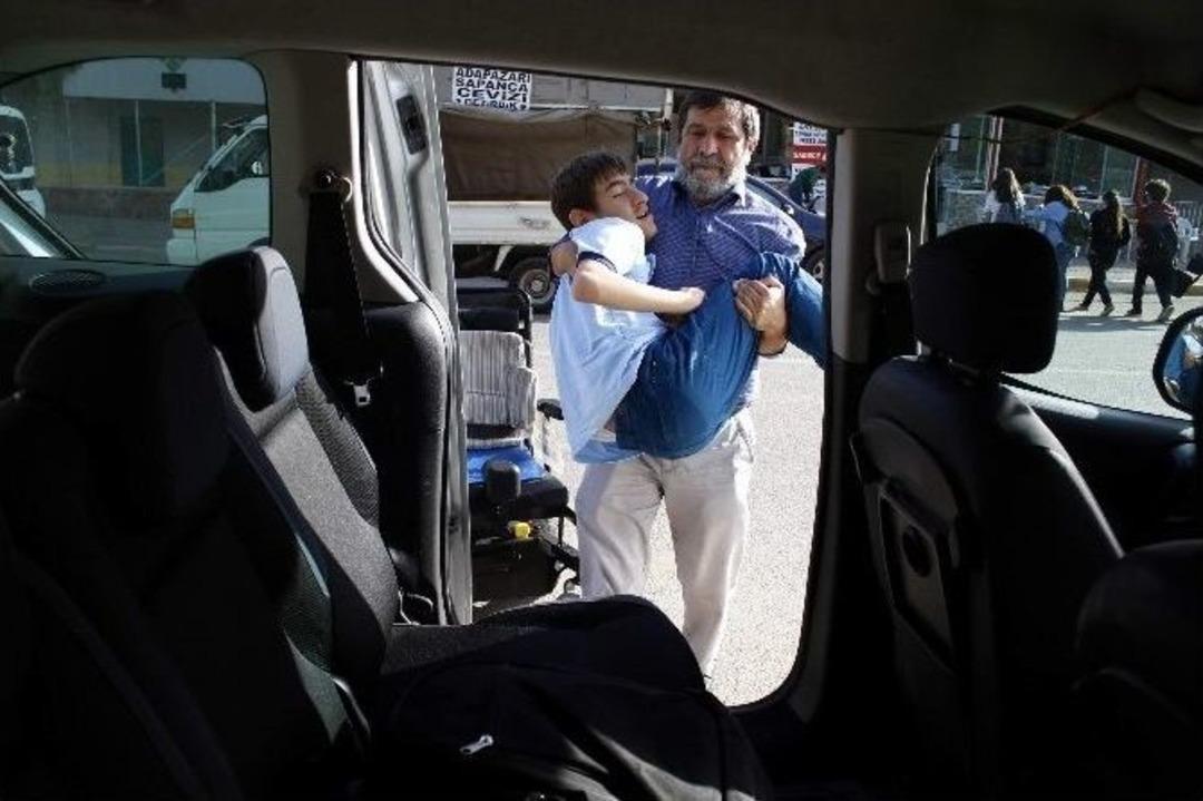 Sp Hastası 14 Yaşındaki Engelli Gen&ccedil; M&uuml;zikle Hayata Tutundu