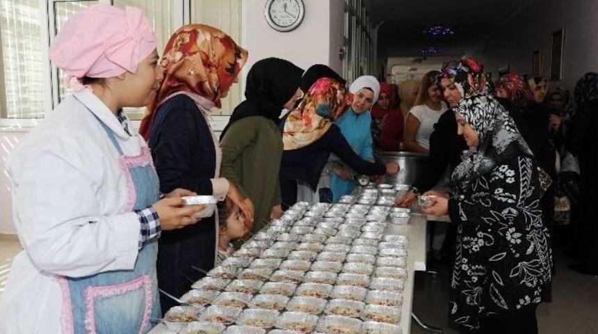 Komek&rsquo;lerde Aşure Geleneği Yaşatılıyor