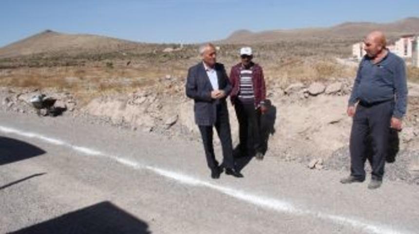 İncesu Meslek Y&uuml;ksek Okulu&rsquo;nun Yolunda Sıcak Asfalt &Ccedil;alışması Yapılıyor