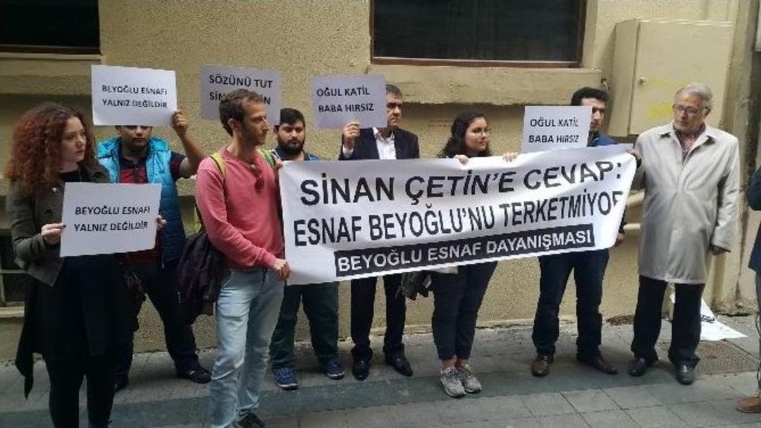 Y&ouml;netmen Sinan &Ccedil;etin&rsquo;e Ait İş Yerinden &Ccedil;ıkartılan İşletmeci Ve Esnaf Eylem Yaptı