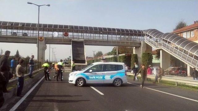 Şoför Yüksekliği Hesap Edemeyince Dorse Üst Geçide Sıkıştı