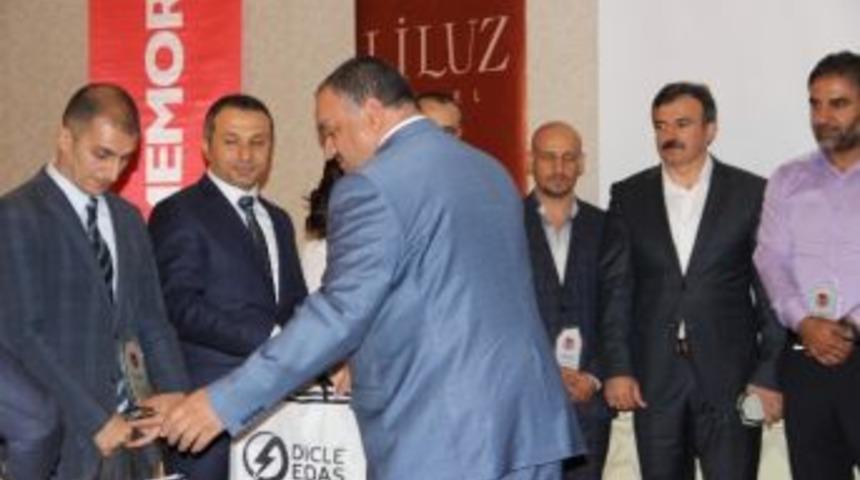 (d&uuml;zeltme) Başarılı Gazeteciler &Ouml;d&uuml;llendirildi