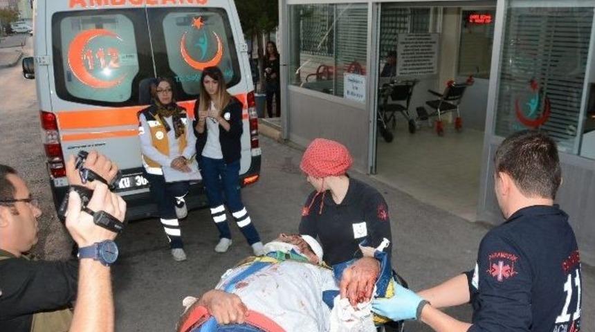 Aksaray&rsquo;da Otomobil Şarampole Devrildi: 3 Yaralı