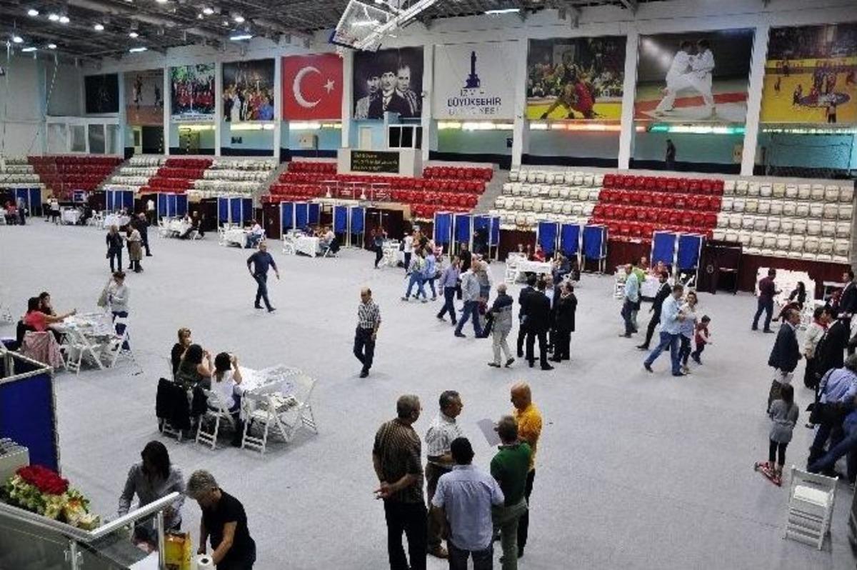 Aydın &Ouml;zcan Yeniden İzmir Barosu Başkanı