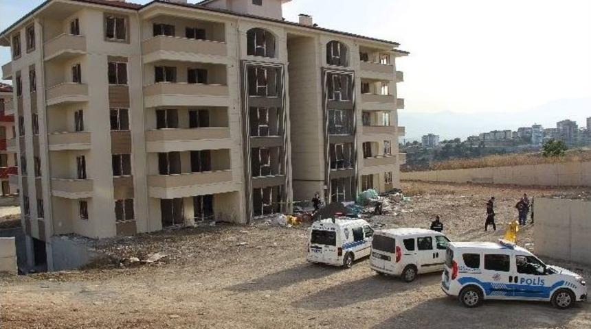 Karab&uuml;k&rsquo;te İnşaatın 5. Katından D&uuml;şen İş&ccedil;i &Ouml;ld&uuml;