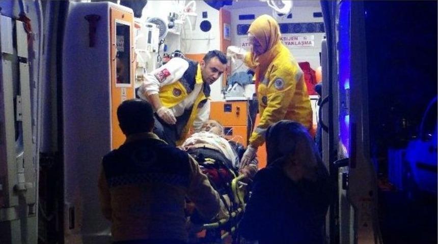 D&uuml;ğ&uuml;n &Ccedil;ıkışında İki Kardeş Arasında Silahlı Kavga: 4 Yaralı