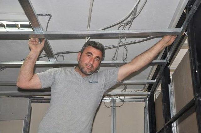 (özel Haber) Gündüz Elektrik Ustası, Gece Ses Sanatçısı