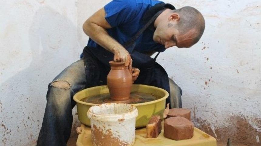 (&ouml;zel Haber) İzmir&rsquo;e Yerleşen Amerikalı, Oğlunun Adını Levent Koydu