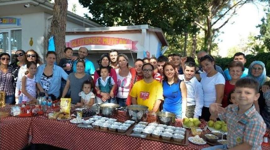 Gl&uuml;tensiz Aşure Yaptılar